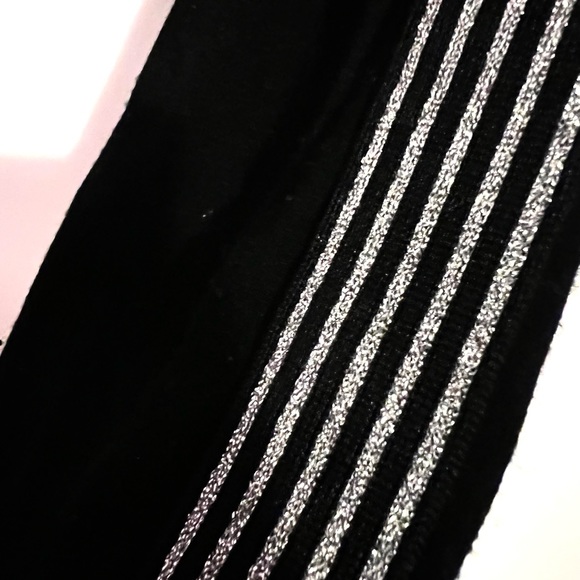 🟪 Forever 21 black long sleeve crop top with glitter stripes - Picture 5 of 5